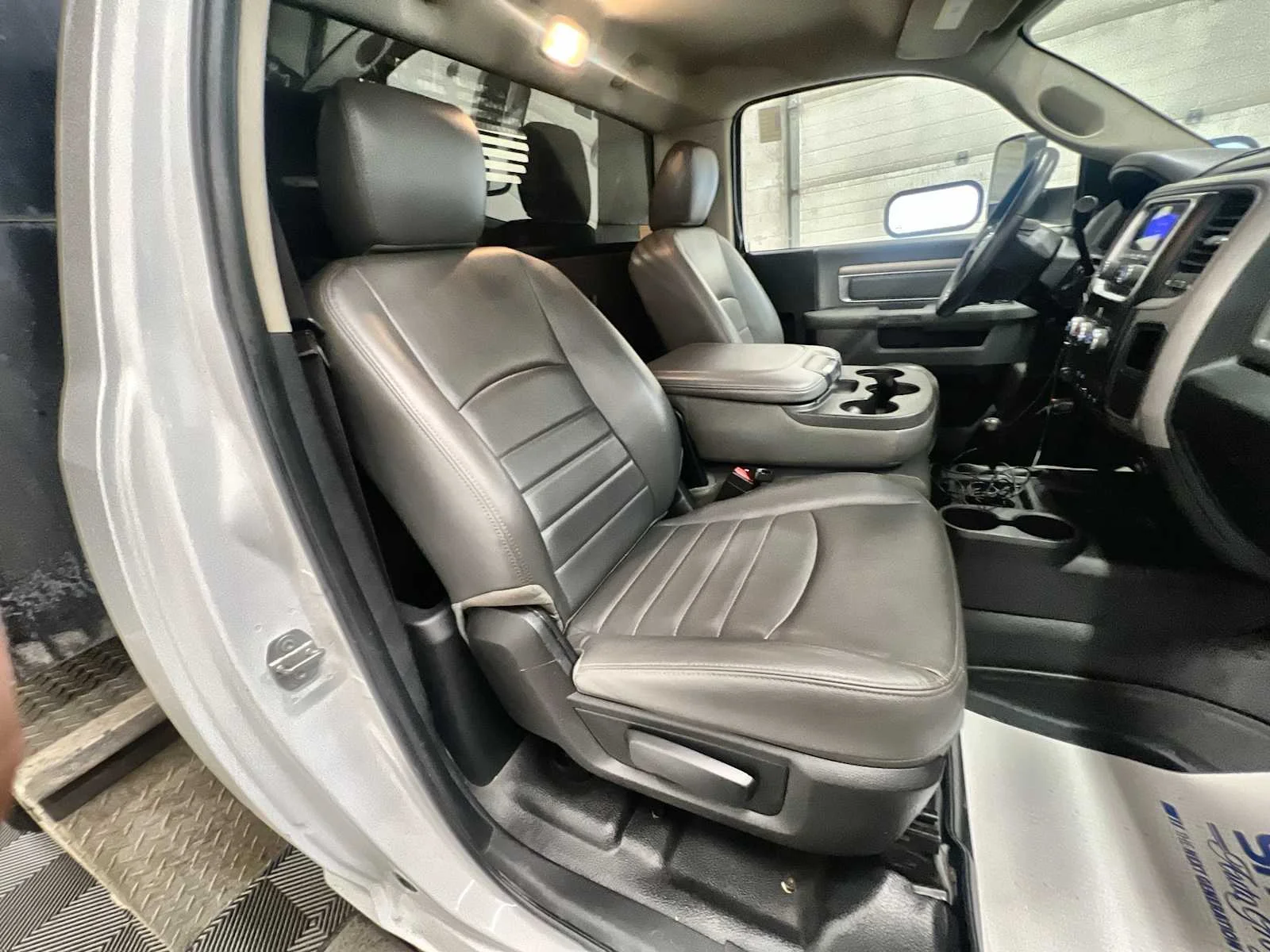 Used 2016 Bright White Clearcoat Ram Tradesman image 23