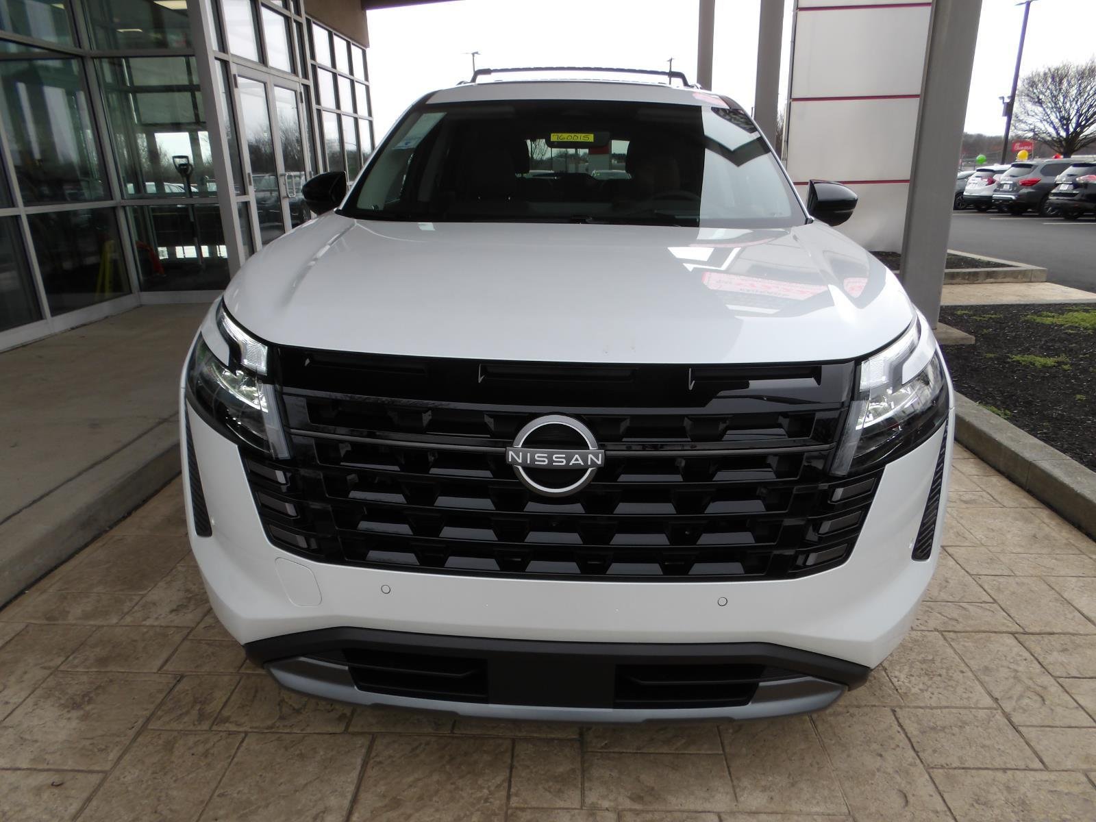 New 2026 Everest White Pearl Tricoat Nissan Platinum image 2
