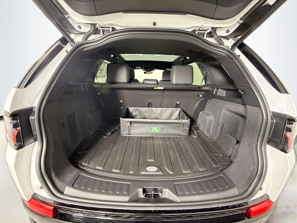 New 2025 Fuji White Land Rover SE image 10