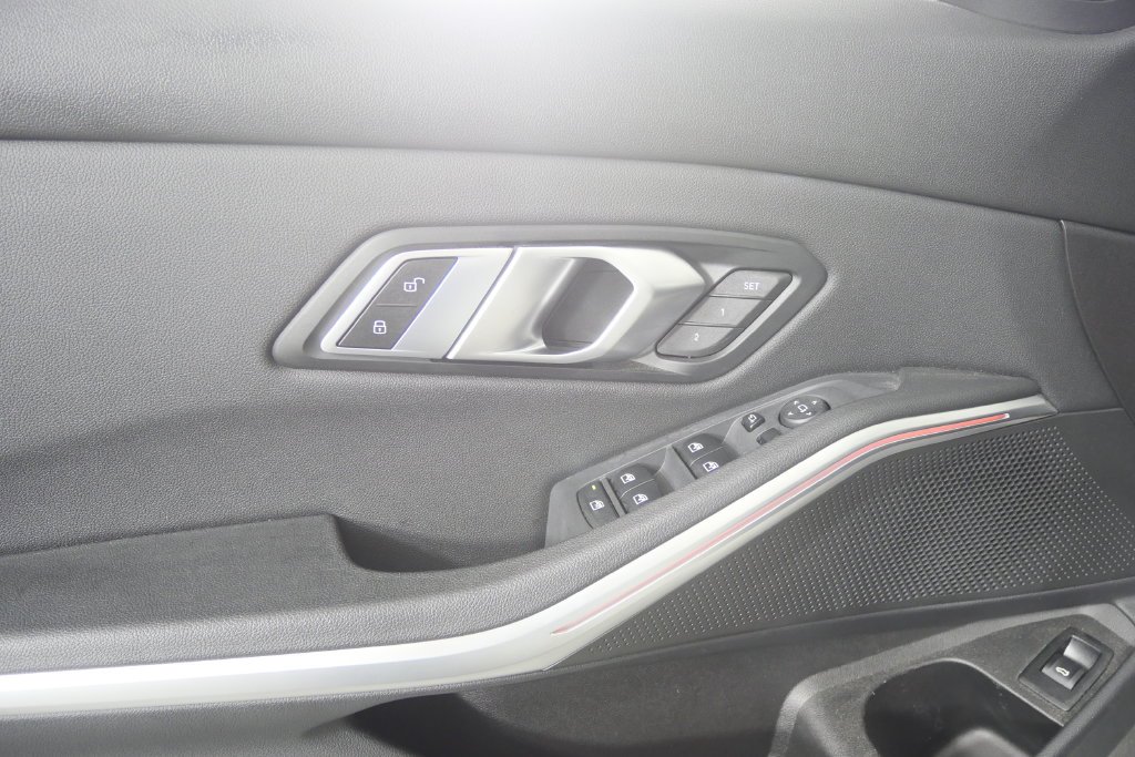 Used 2021 Alpine White BMW 330i image 9