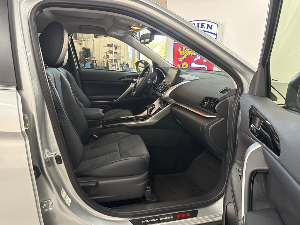 Used 2026 Silver Metallic Mitsubishi SE image 16