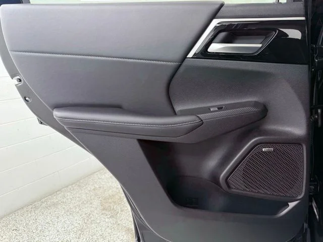 New 2026 Black Mitsubishi SE image 23
