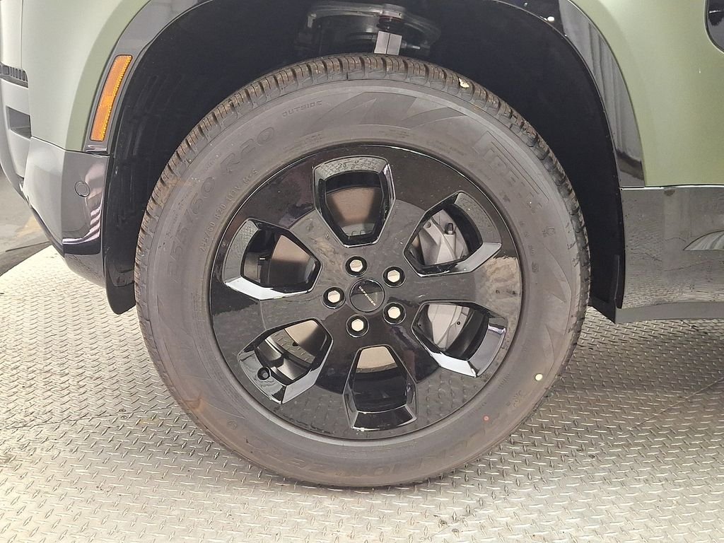 New 2026 Woolstone Green Land Rover X-Dynamic SE image 5