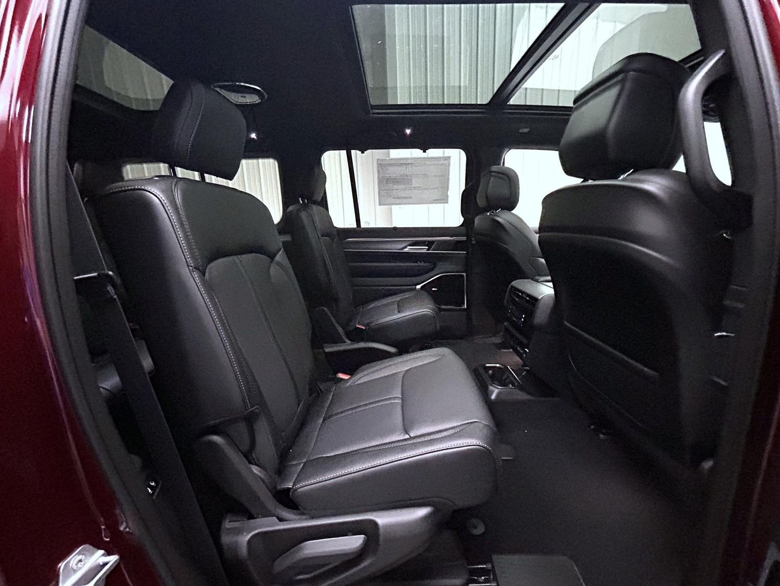 New 2026 Velvet Red Pearl-Coat Exterior Paint Jeep Limited Reserve image 18