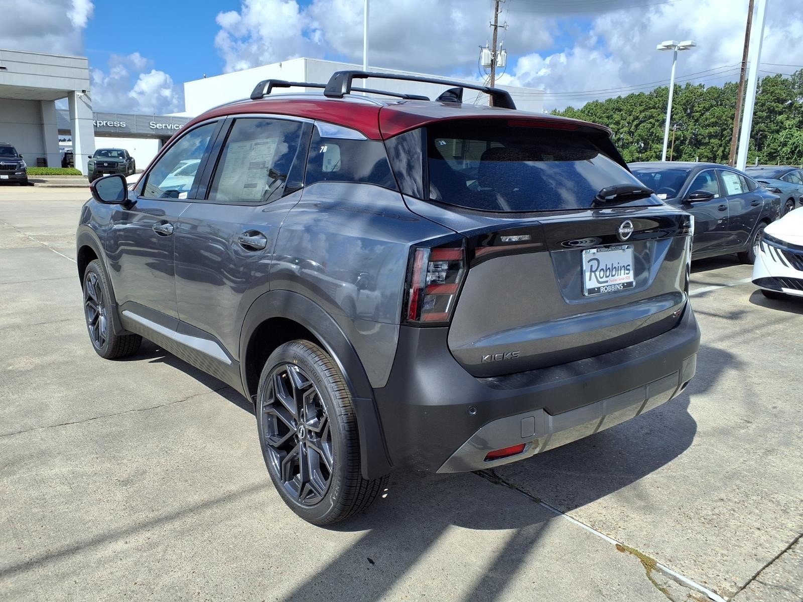 New 2026 Gun Metallic / Scarlet Ember Tintcoat Two-tone Nissan SR image 7