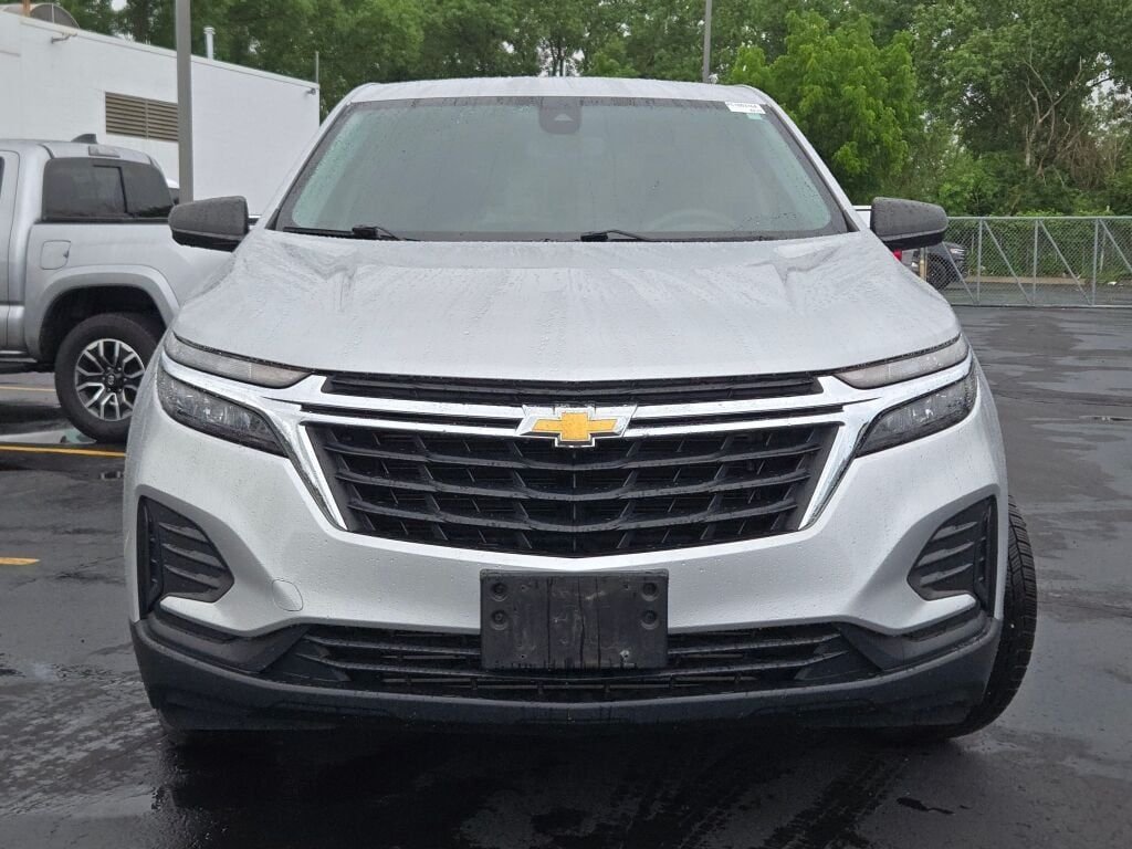 Used 2022 Silver Chevrolet LS image 4