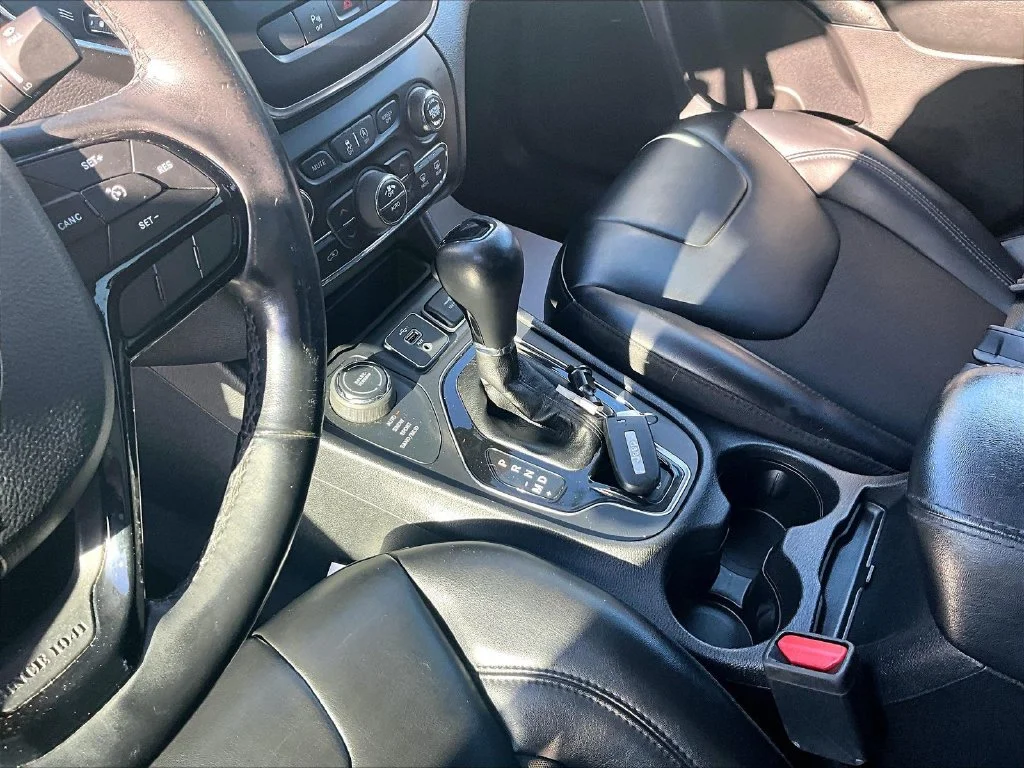 Used 2020 Black Jeep Latitude Plus image 16