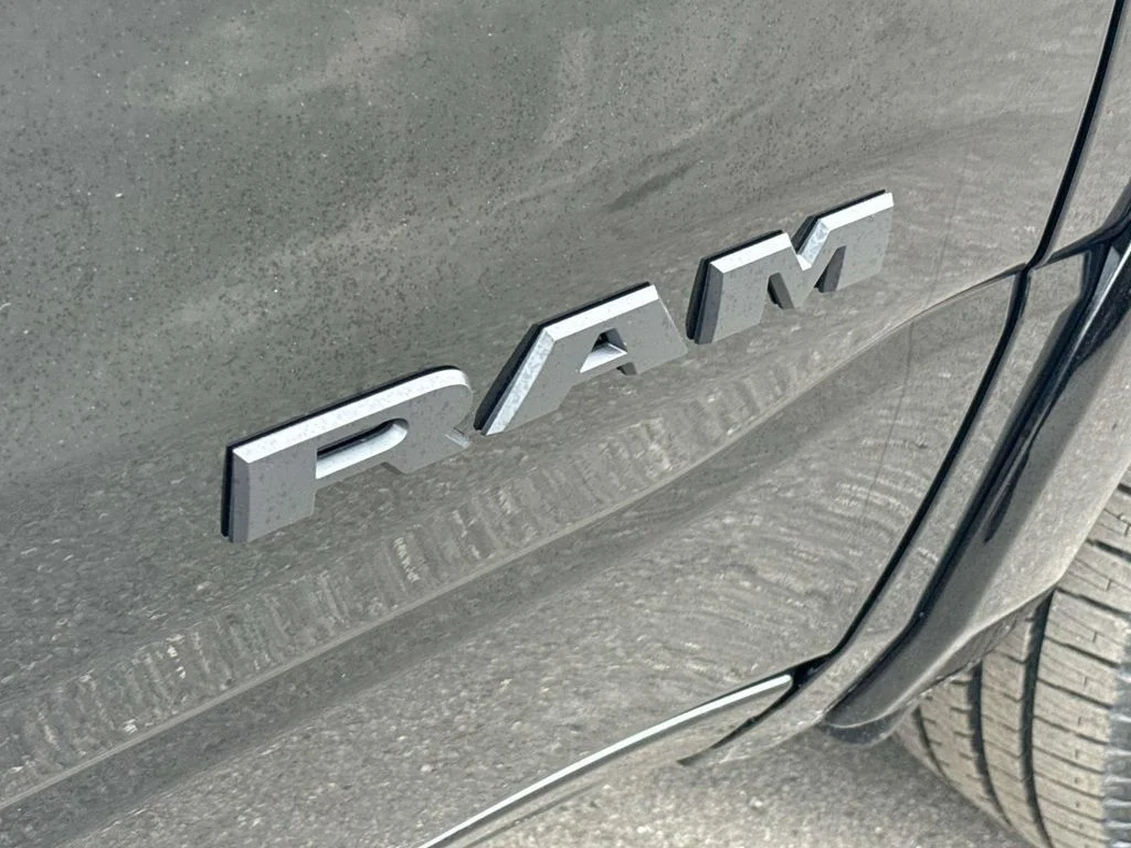 New 2026 Diamond Black Crystal Pearl-Coat Exterior Paint RAM Big Horn/Lone Star image 4