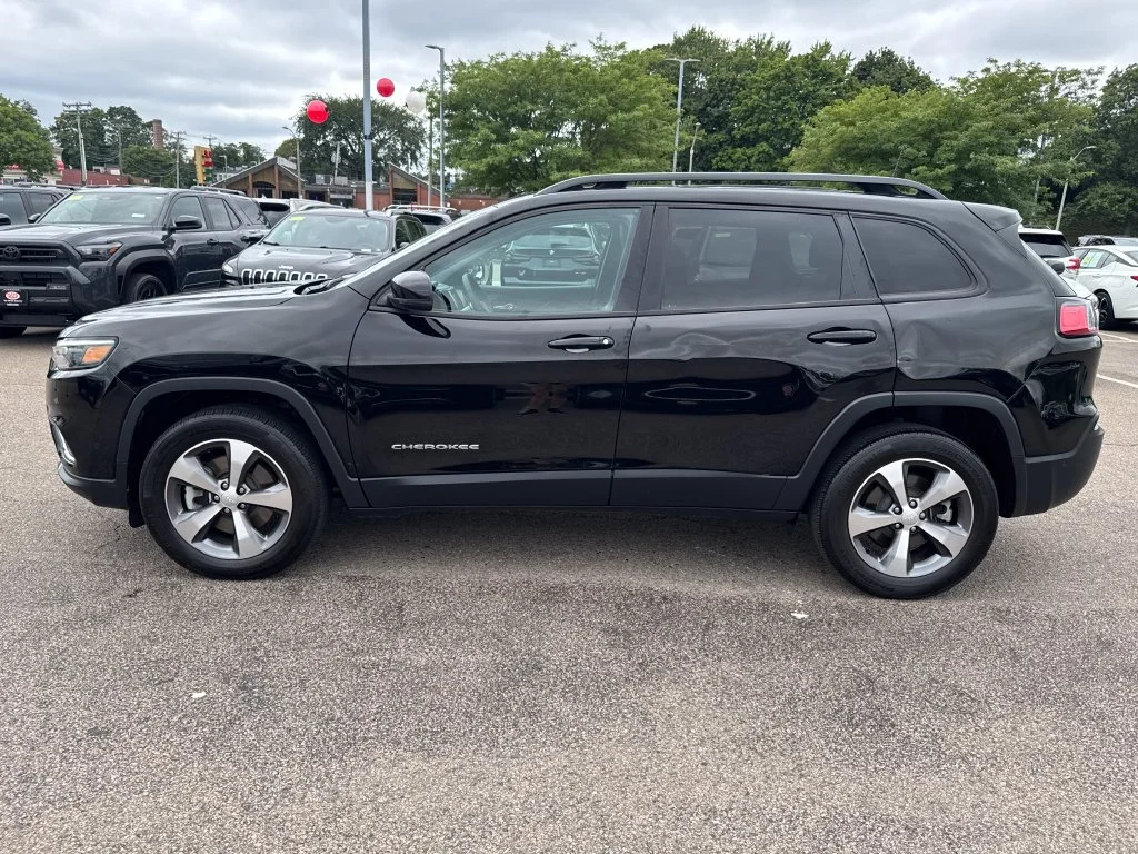 Used 2022 Black Jeep Limited image 4