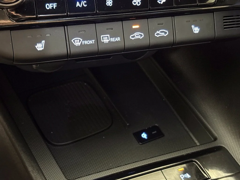 Used 2025 Black Hyundai Base image 41