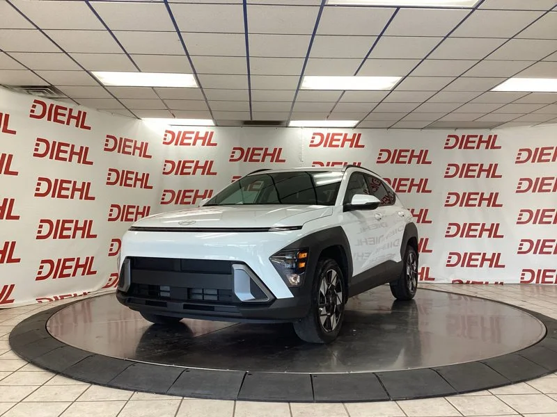 Used 2024 White Hyundai SEL image 3