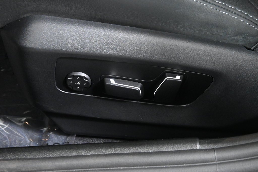 Used 2025 Dark Graphite BMW Base image 27