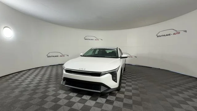 New 2026 Snow White Pearl Kia EX image 3
