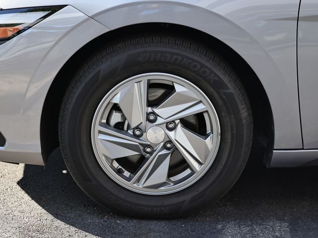 Used 2026 Fluid Metal Hyundai SE image 9