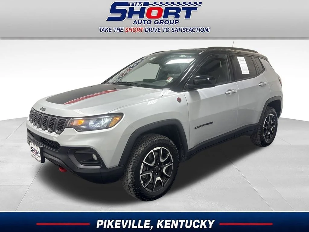 Used 2025 Silver Jeep Trailhawk image 1