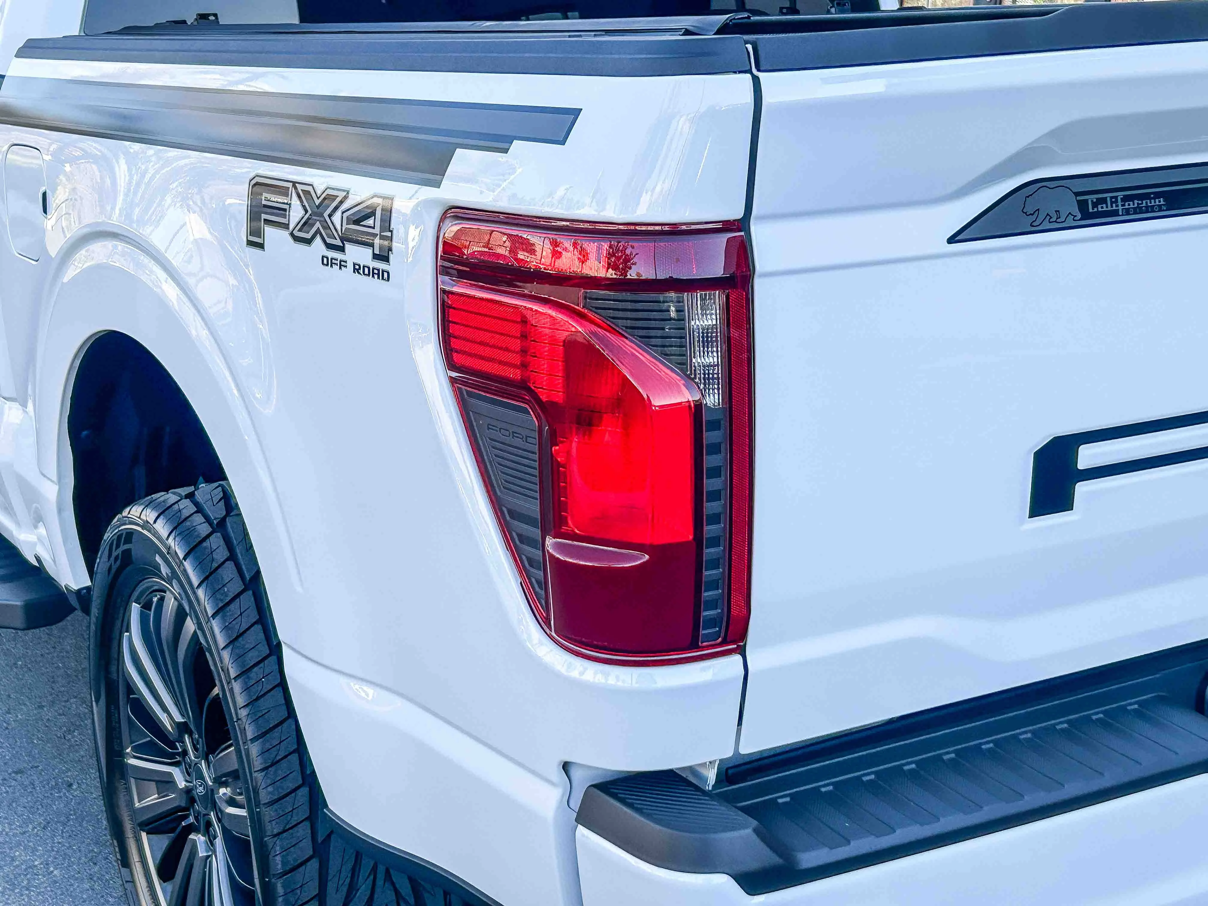 New 2026 Oxford White Ford XLT image 9