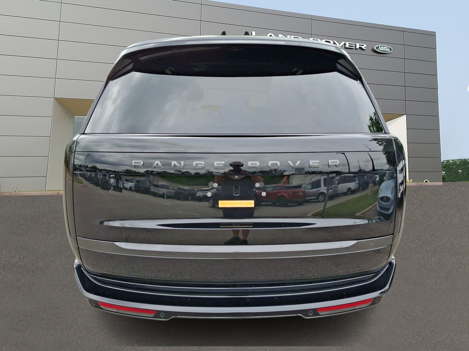 New 2026 Santorini Black Land Rover P400 SE image 7