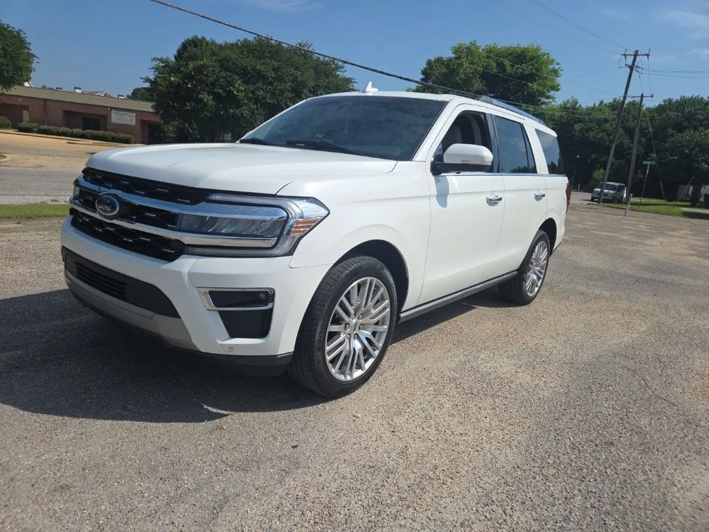 Used 2024 White Metallic Ford Limited image 3