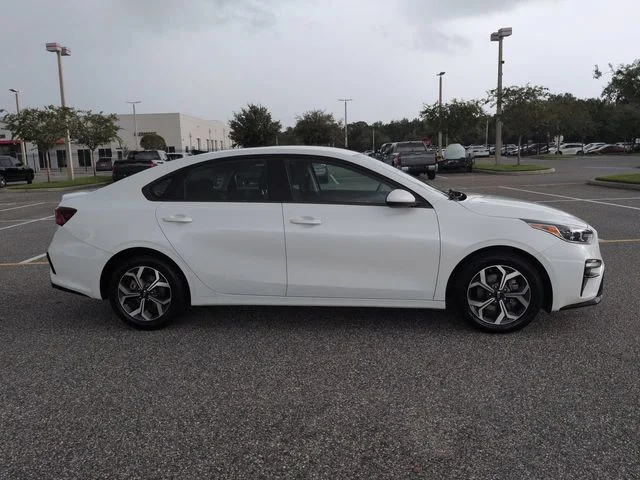 Used 2021 White Kia LXS image 3