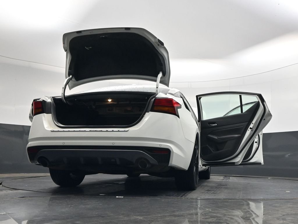 Used 2022 White Nissan 2.5 SR image 52