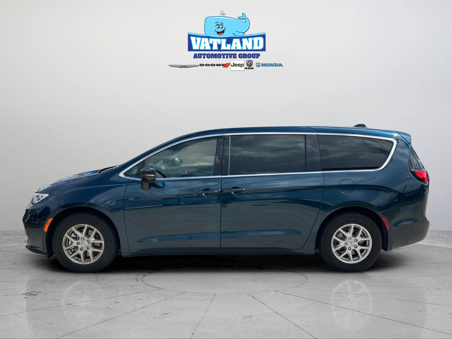 Used 2025 Blue Pearl Chrysler Select image 2