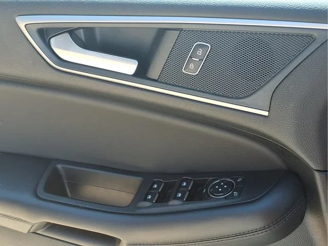 Used 2024  Ford SEL image 19