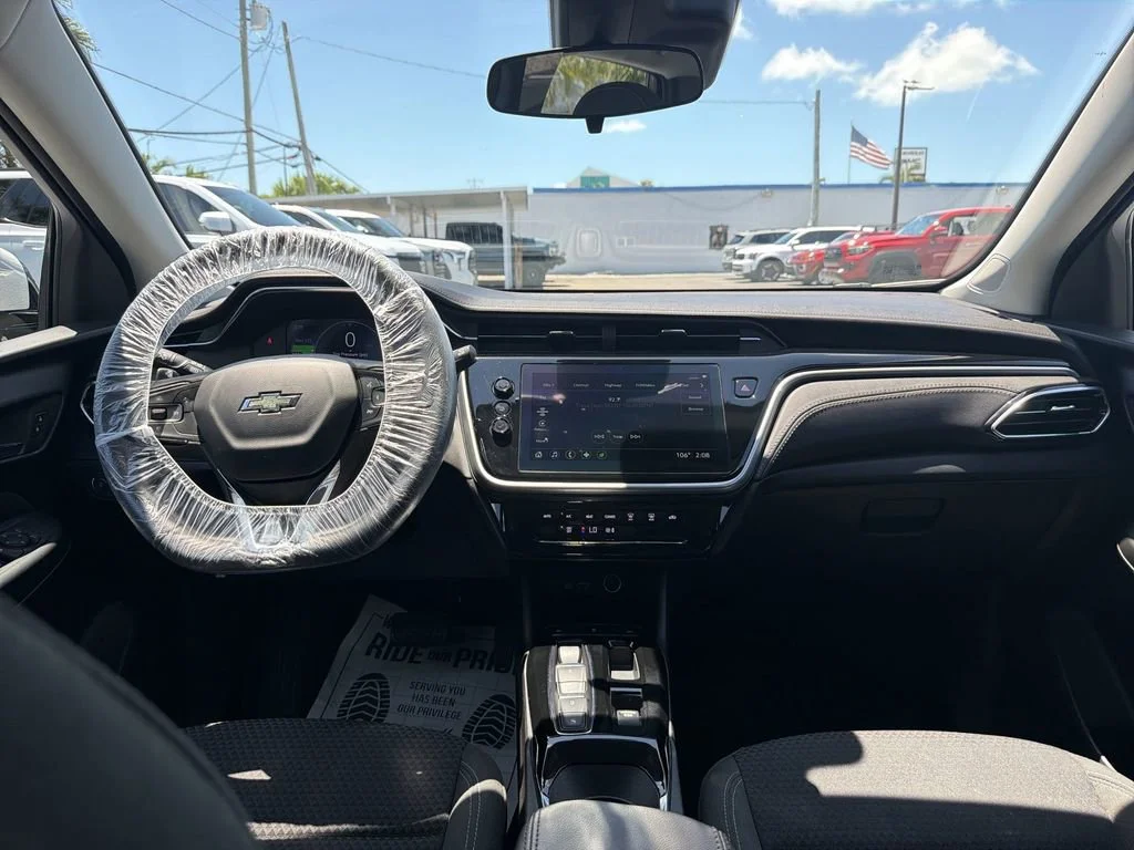 Used 2023 Summit White Chevrolet LT image 10