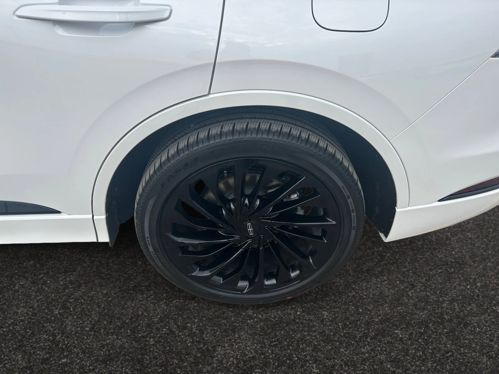 New 2026 Pristine White Metallic Tri-Coat Lincoln Reserve image 9