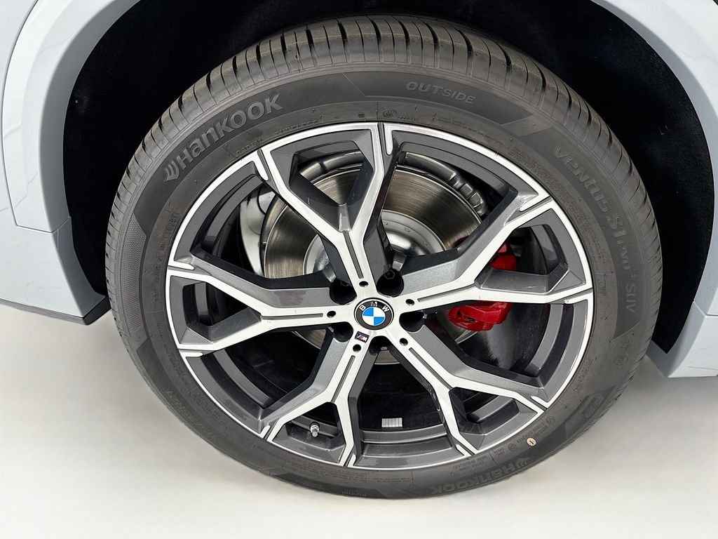 New 2026 Gray Metallic BMW xDrive50e image 32