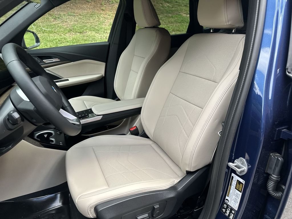 Used 2025 Blue BMW xDrive28i image 14