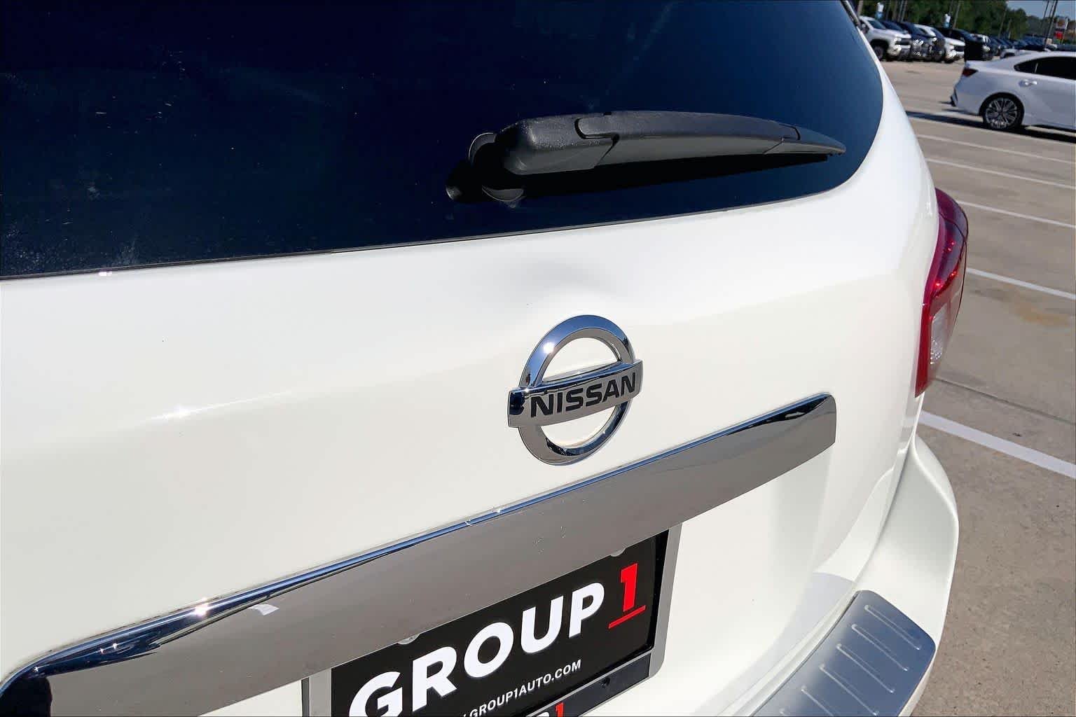 Used 2020 Glacier White Nissan S image 30