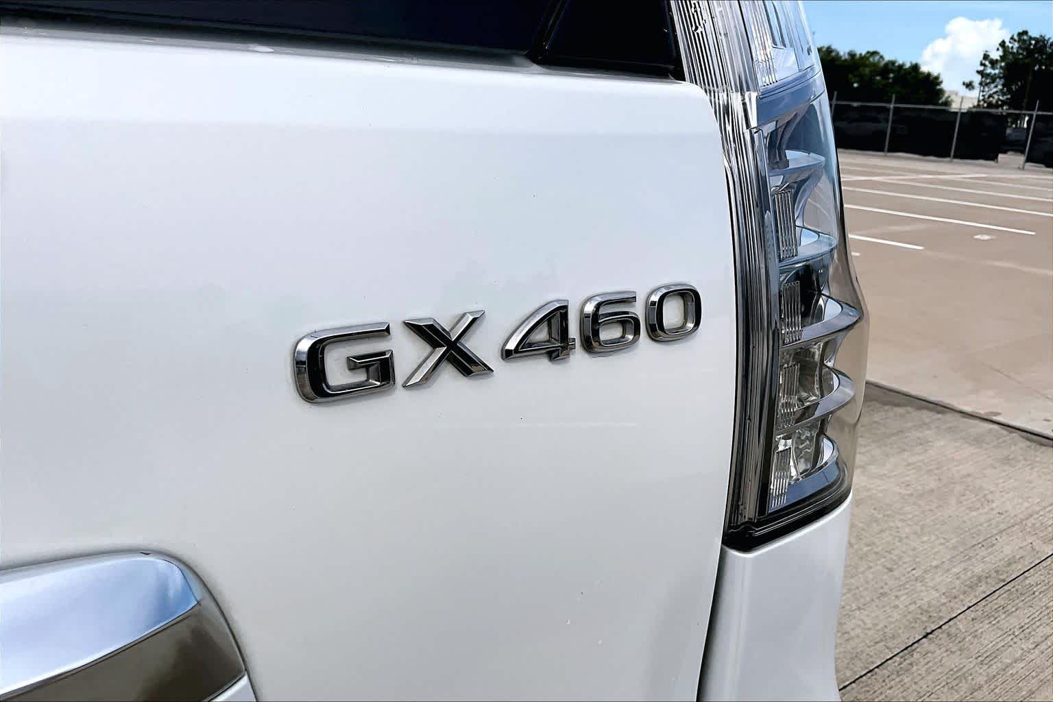 Used 2020 Starfire Pearl Lexus Luxury image 10