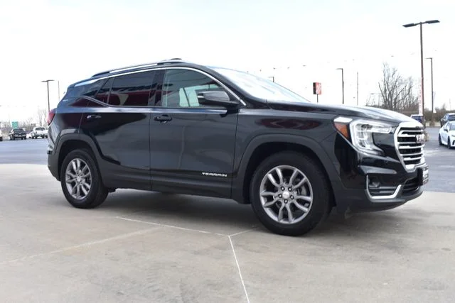 Used 2024 Black GMC SLT image 4