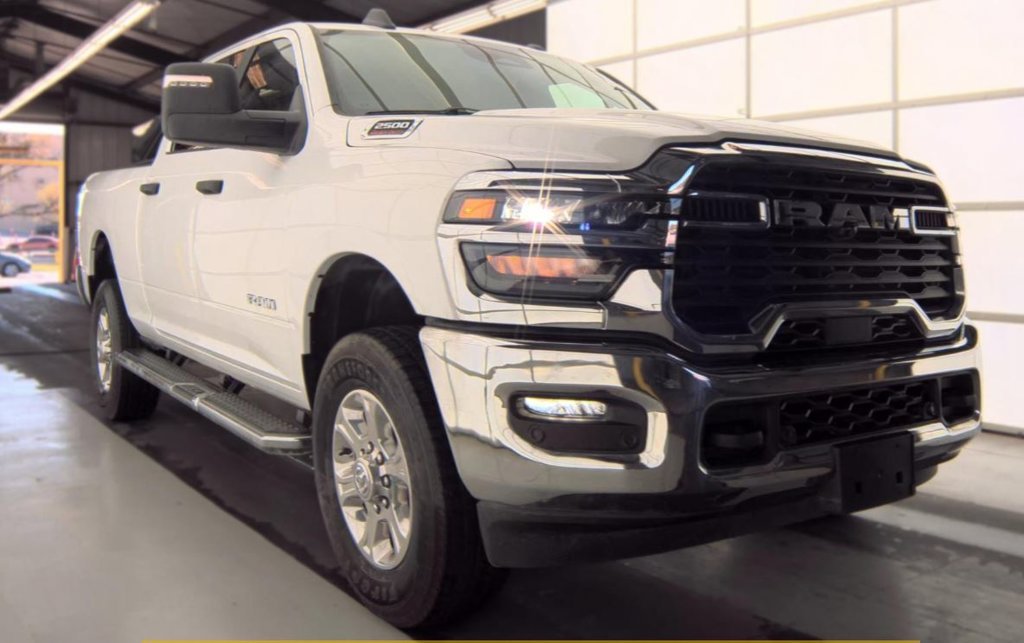 Used 2026 White Ram Big Horn image 2