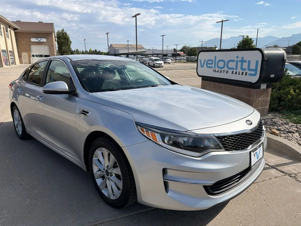 Used 2017 Silver Kia LX image 1