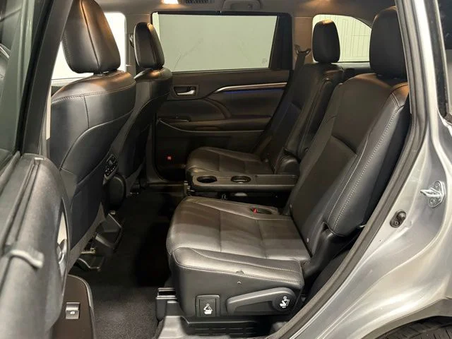 Used 2016 Silver Toyota Limited Platinum V6 image 36