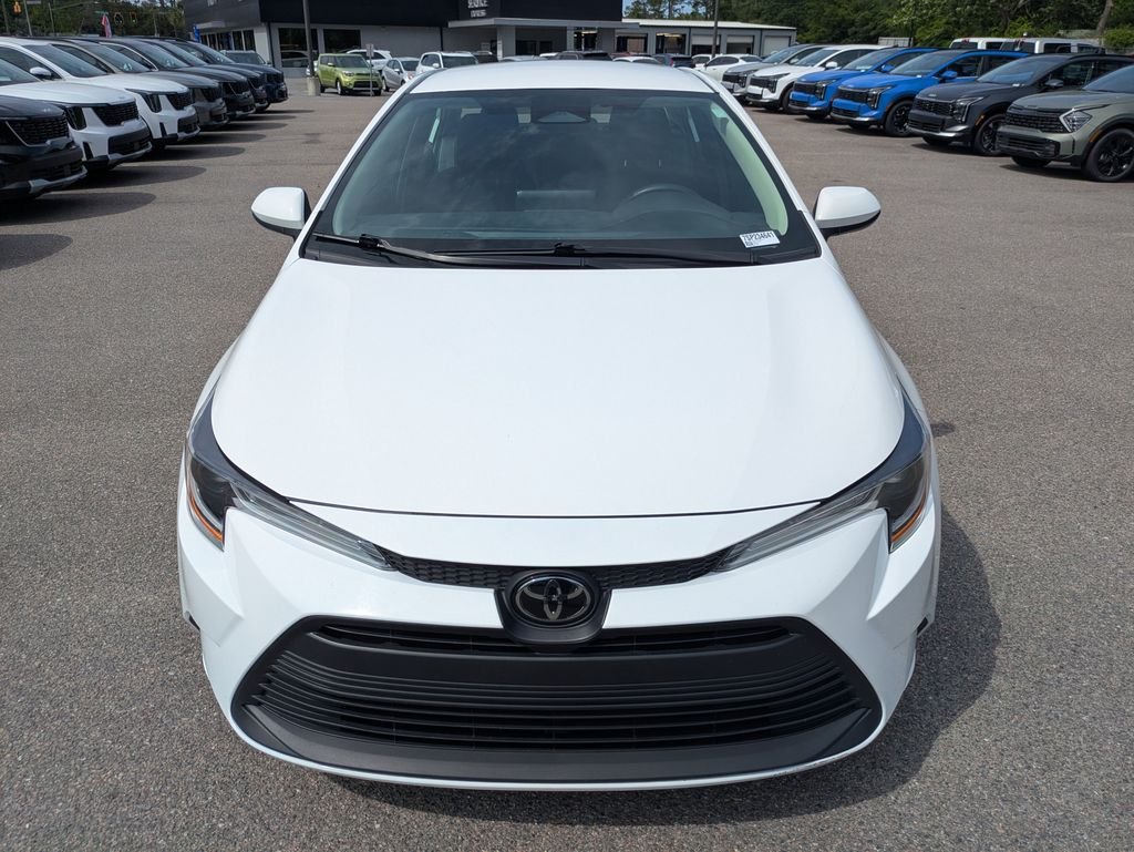 Used 2025 White Toyota LE image 9