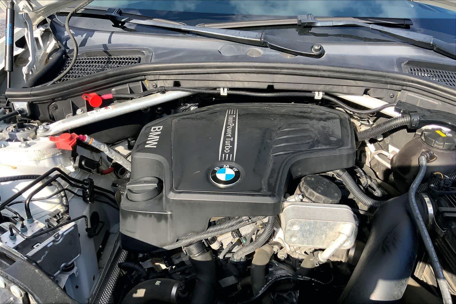 Used 2017 Alpine White BMW xDrive28i image 32