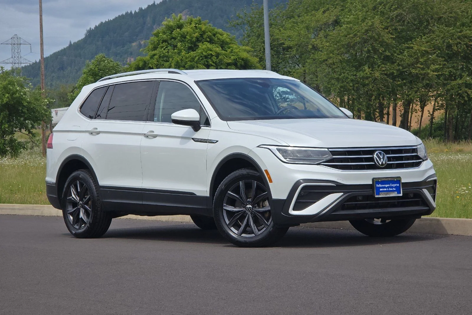 2023 Volkswagen Tiguan 2.0T SE 4Motion's photo