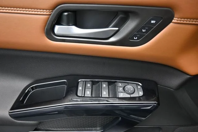 New 2026 Boulder Gray Pearl Nissan Platinum image 17