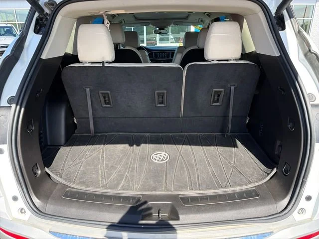 Used 2023 Summit White Buick Essence image 5
