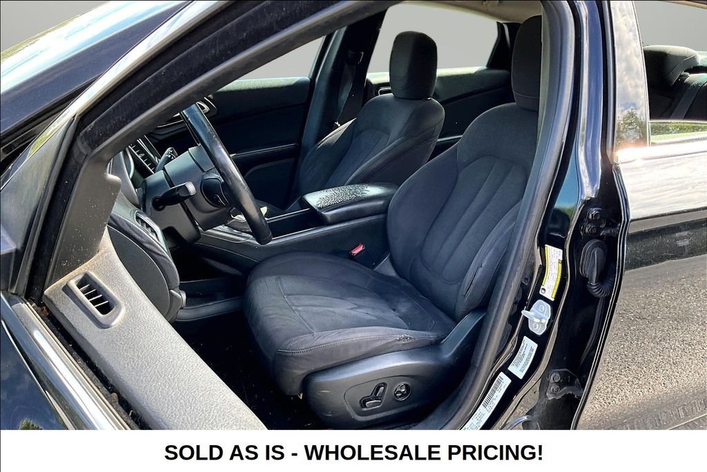Used 2015  Chrysler Limited image 20