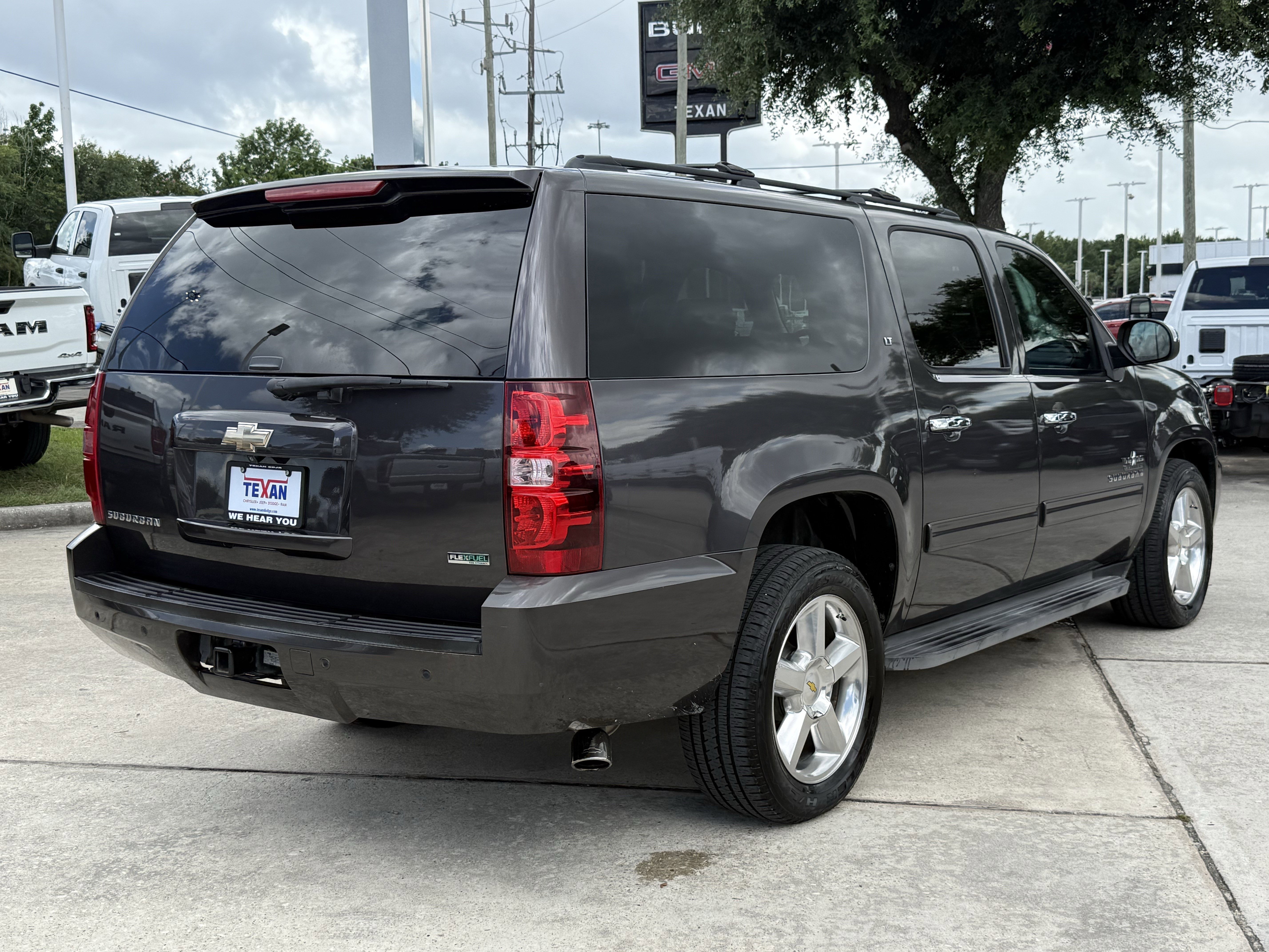 Used 2010 Taupe Gray Metallic Chevrolet LT image 4