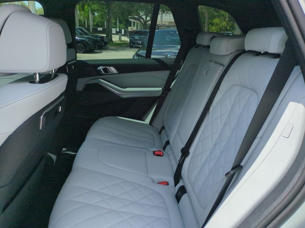 New 2026 Alpine White BMW xDrive40i image 14