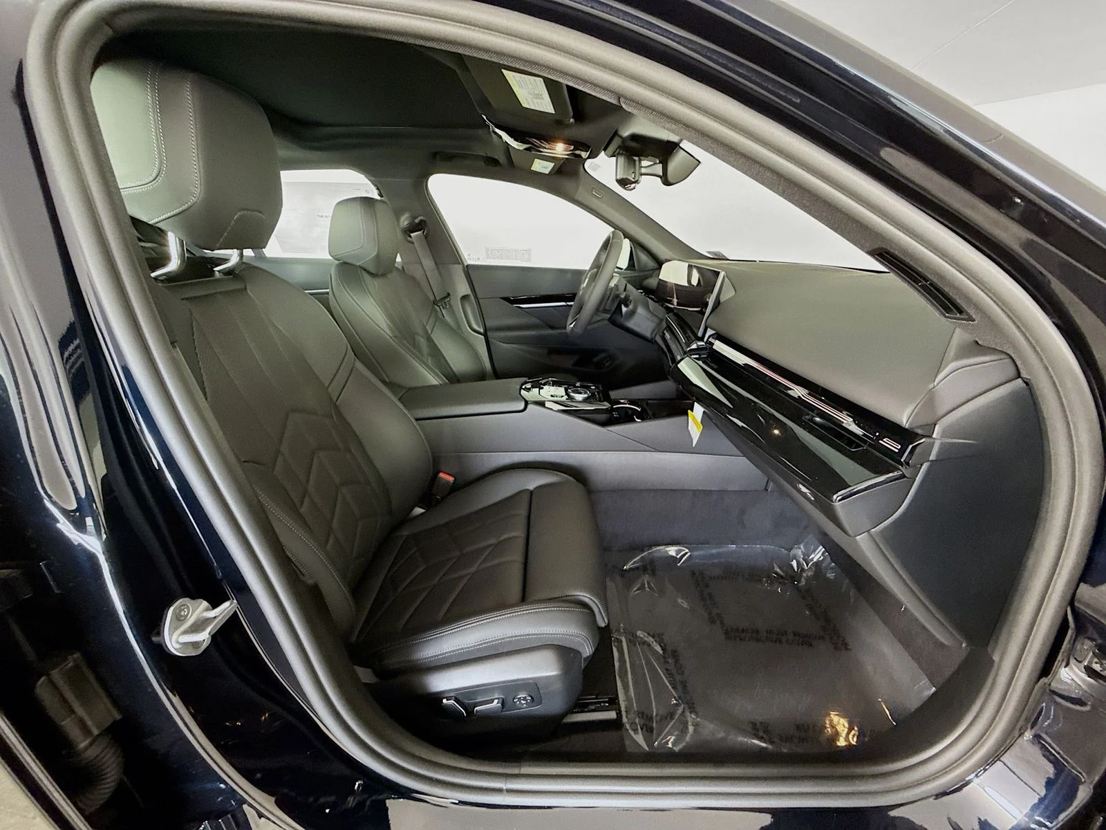 New 2026 Carbon Black Metallic BMW 530i image 30