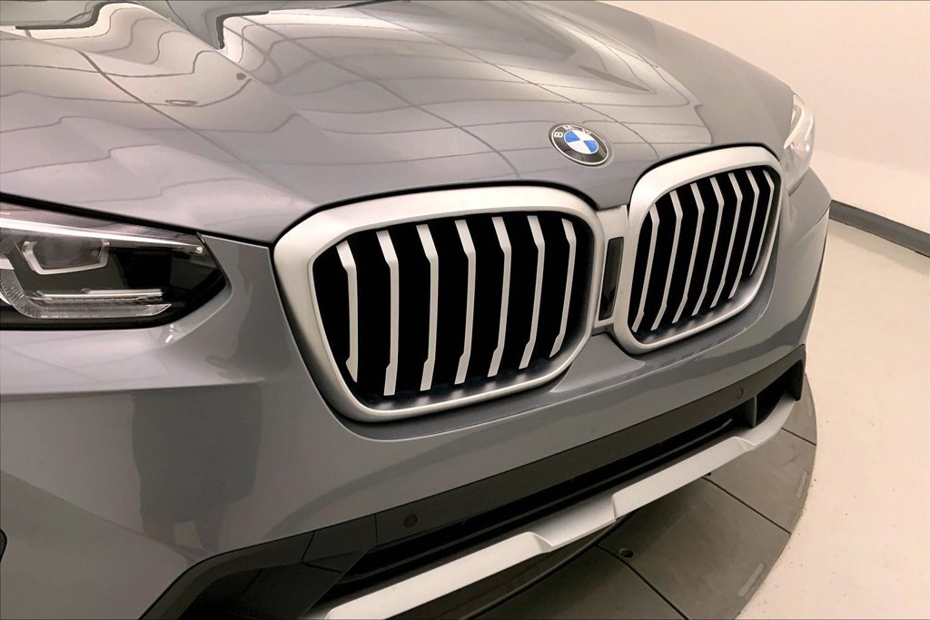Used 2024 Skyscraper Grey Metallic BMW  image 22