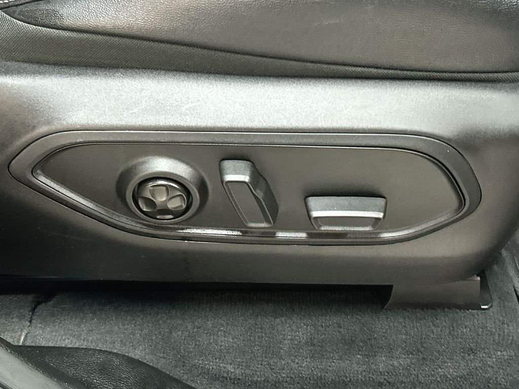 Used 2025 Velvet Jeep Limited image 19