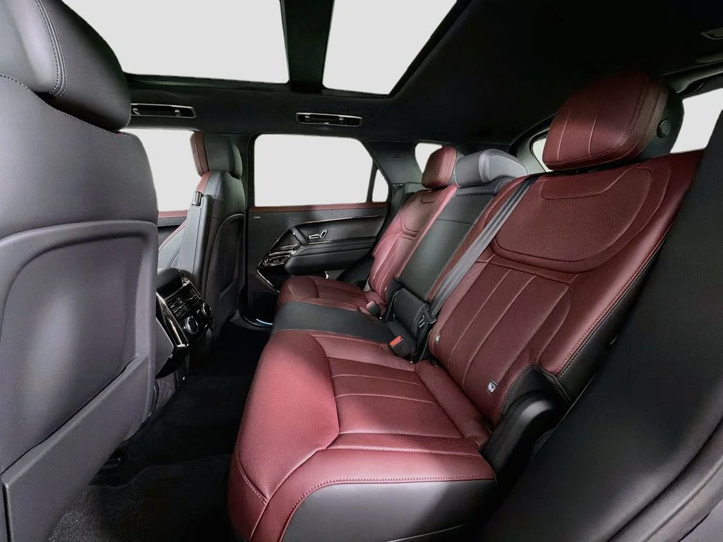 New 2027 Santorini Black Land Rover Dynamic SE image 26