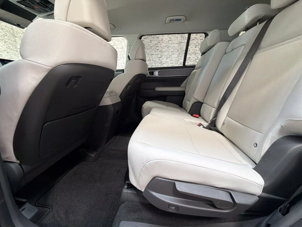 New 2027 Shimmering Silver Hyundai SE image 15
