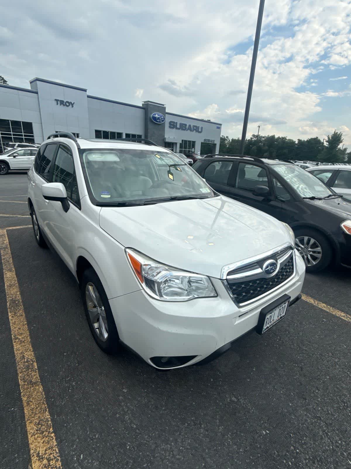 Used 2016 Crystal White Pearl Subaru 2.5i Premium image 4
